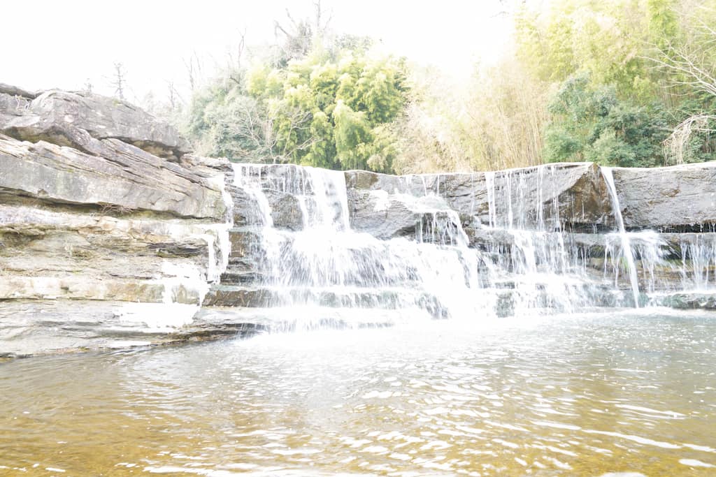 α7VのHDR設定で滝を撮影した写真。露出オーバー。