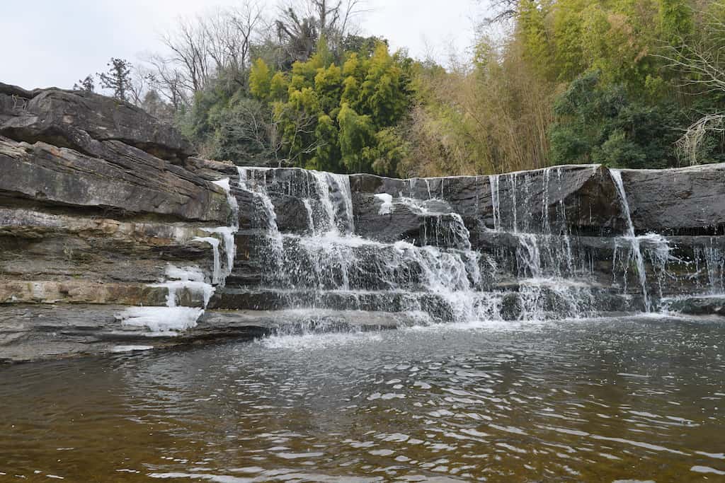 α7VのHDR設定で滝を撮影した写真。HDR用撮影画像を合成した結果の写真。