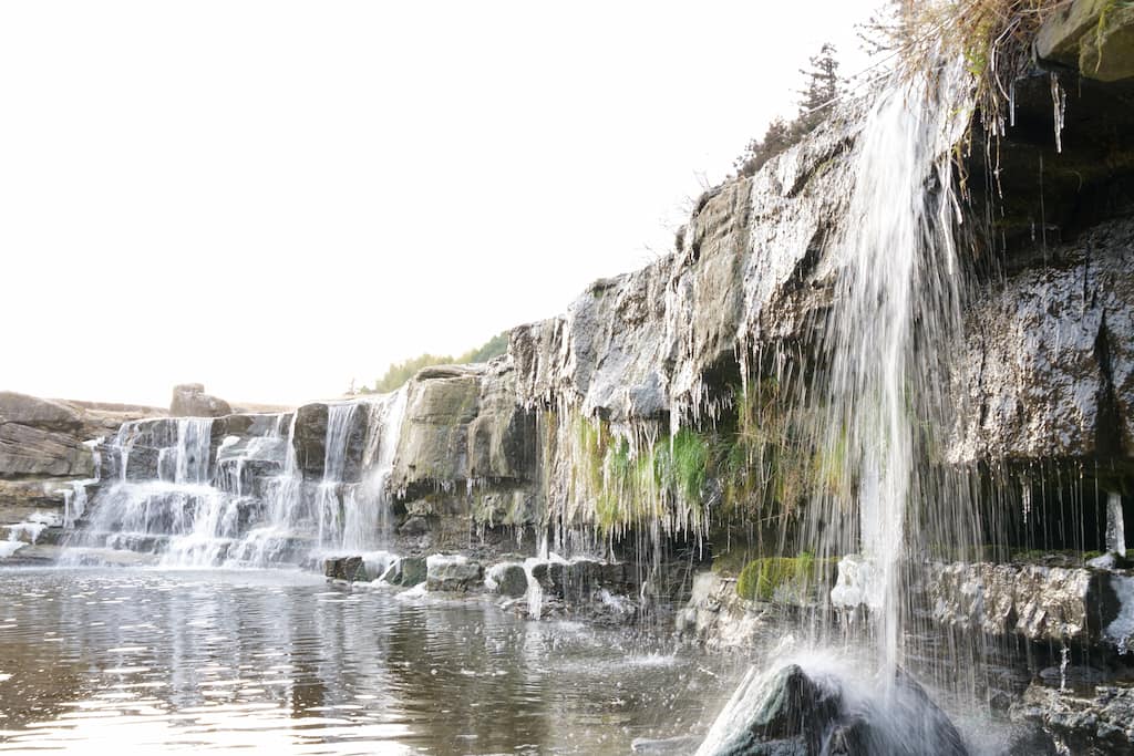 α7VのHDR設定で滝を撮影した写真。露出オーバー。