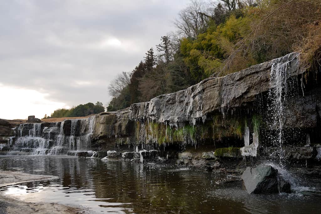 α7VのHDR設定で滝を撮影した写真。HDR用撮影画像を合成した結果の写真。