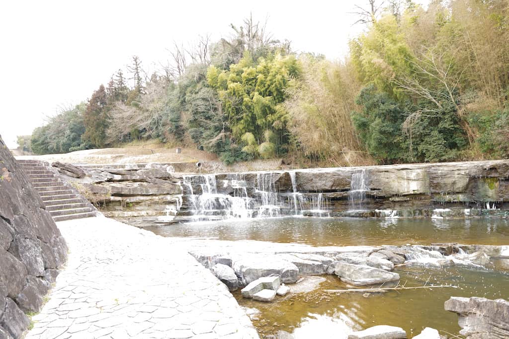 α7VのHDR設定で滝を撮影した写真。露出オーバー。