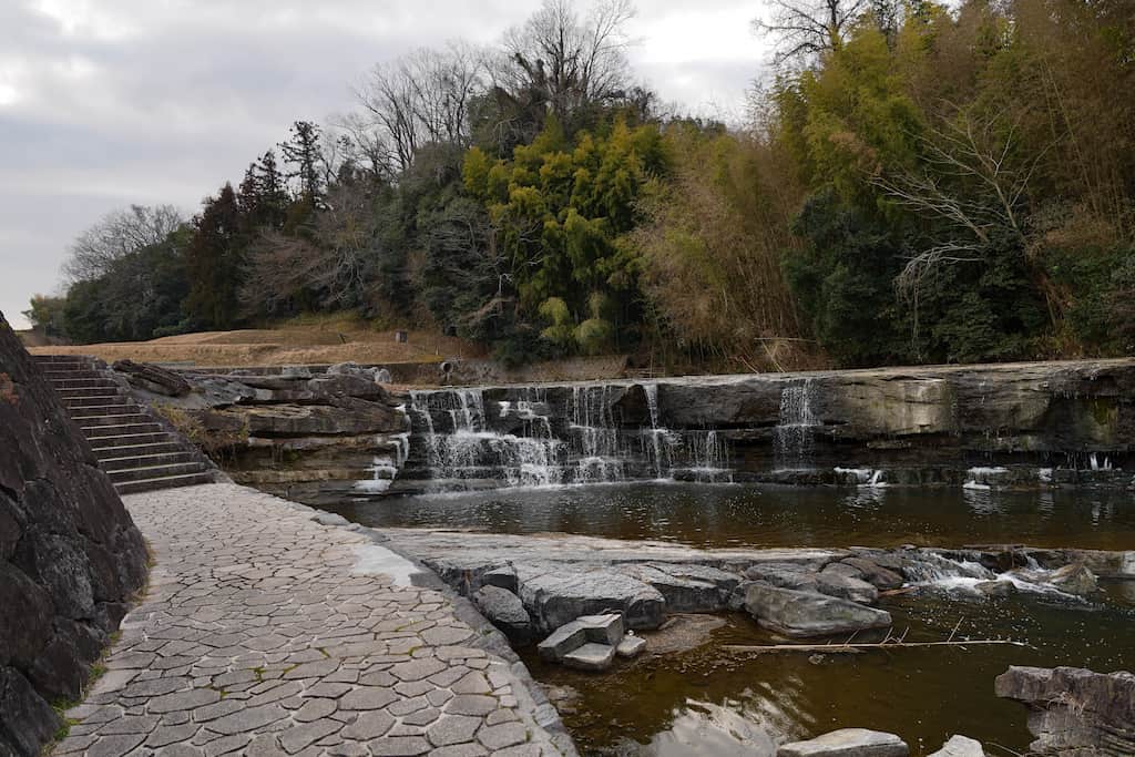 α7VのHDR設定で滝を撮影した写真。HDR用撮影画像を合成した結果の写真。