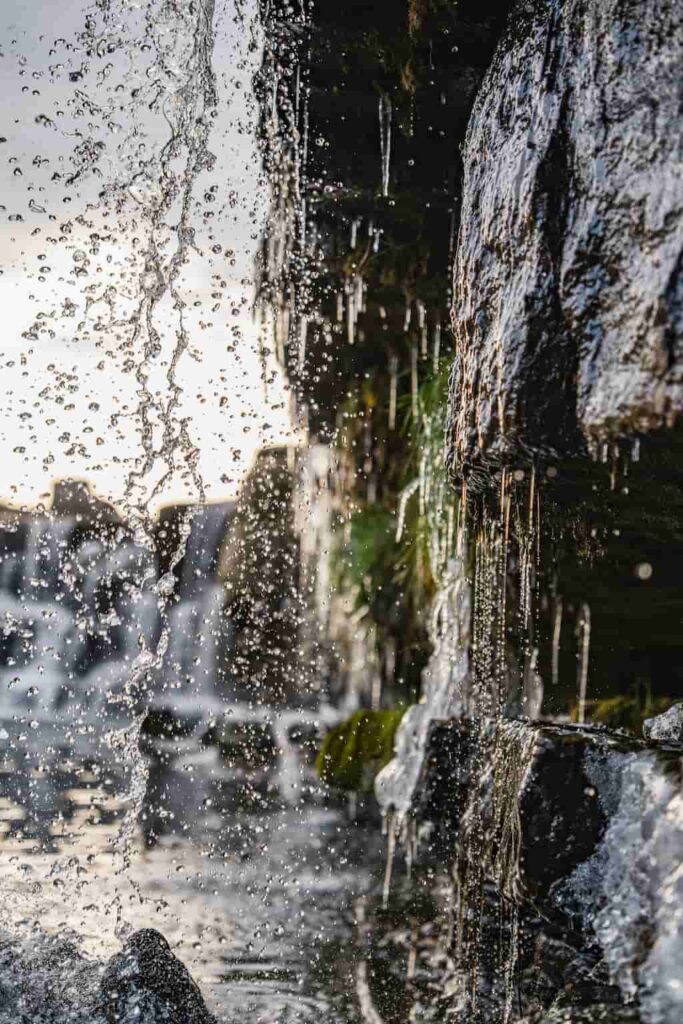 早朝に撮影した三木市の黒滝を至近距離で撮影した写真。α7Vで撮影