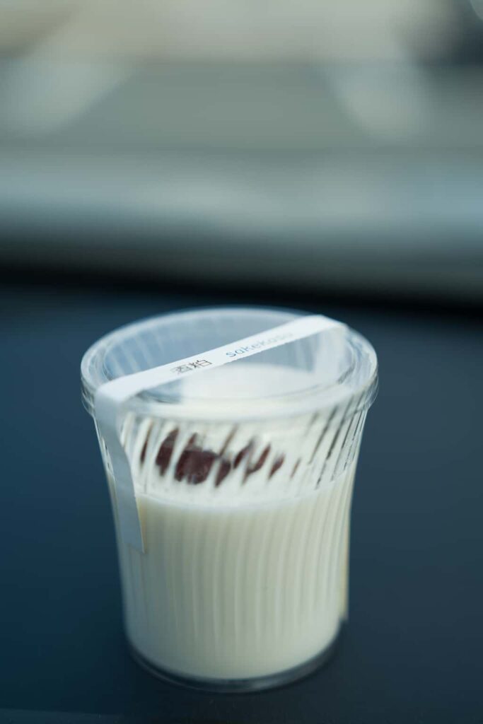 道の駅よかわで購入した酒かすプリンの写真。α7Vで撮影